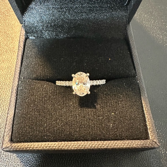 Engagement ring and wedding band - Picture 2 of 3